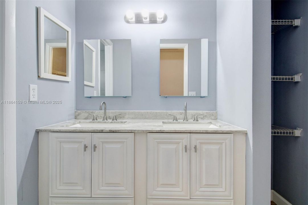 For Sale: $227,000 (2 beds, 2 baths, 960 Square Feet)