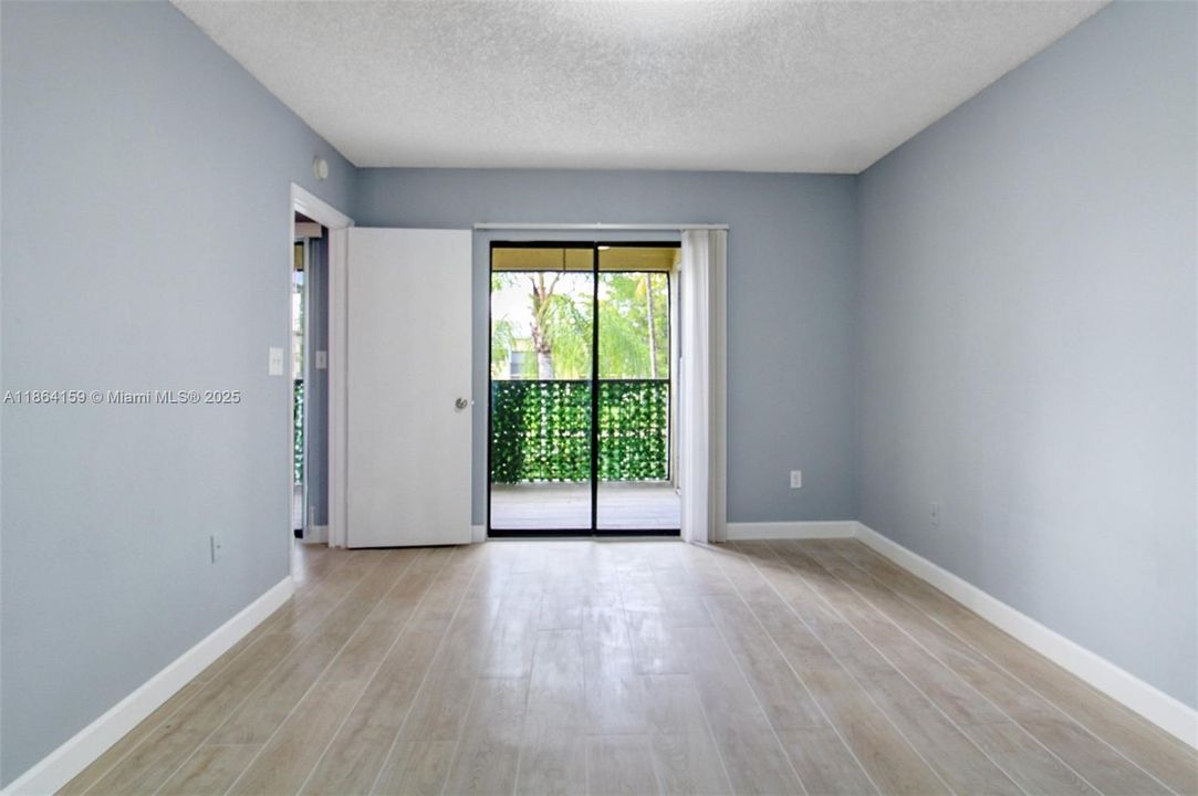For Sale: $227,000 (2 beds, 2 baths, 960 Square Feet)