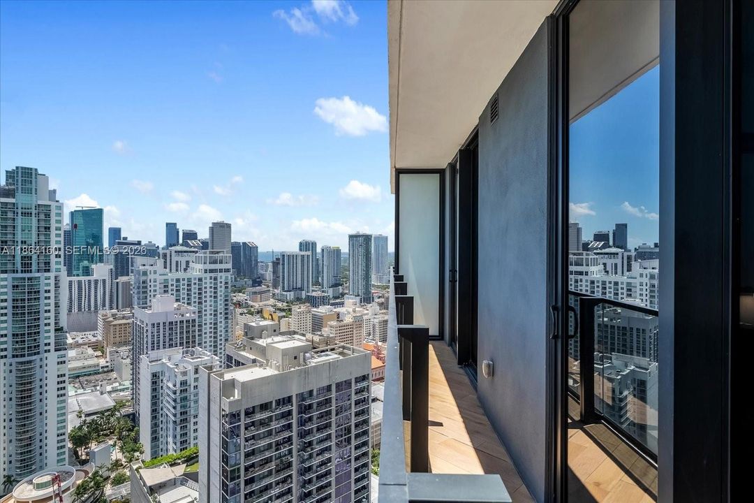 En Venta: $695,000 (1 camas, 2 baños, 665 Pies cuadrados)