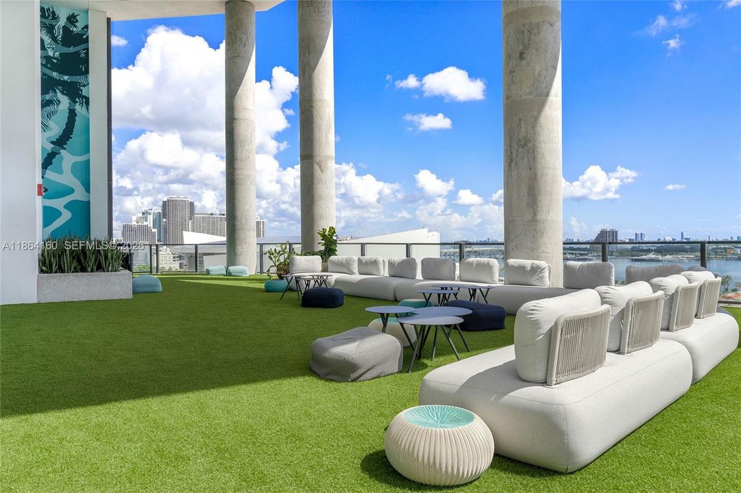 En Venta: $695,000 (1 camas, 2 baños, 665 Pies cuadrados)