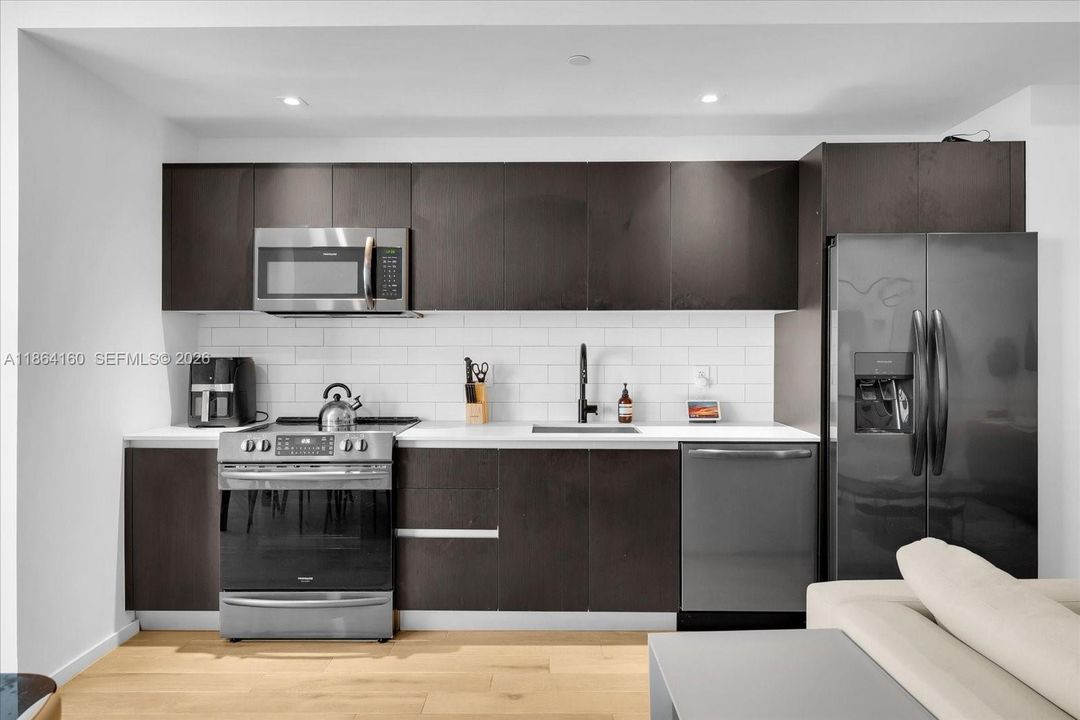 En Venta: $695,000 (1 camas, 2 baños, 665 Pies cuadrados)