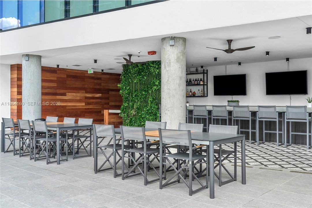 En Venta: $695,000 (1 camas, 2 baños, 665 Pies cuadrados)