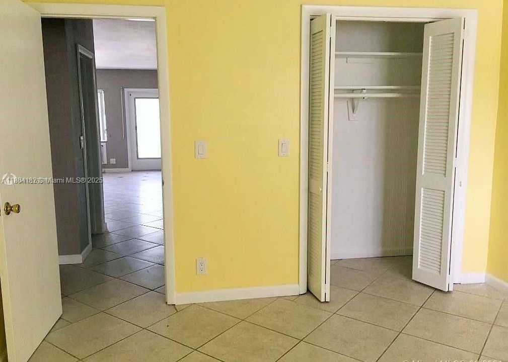 Active With Contract: $150,000 (2 beds, 1 baths, 870 Square Feet)