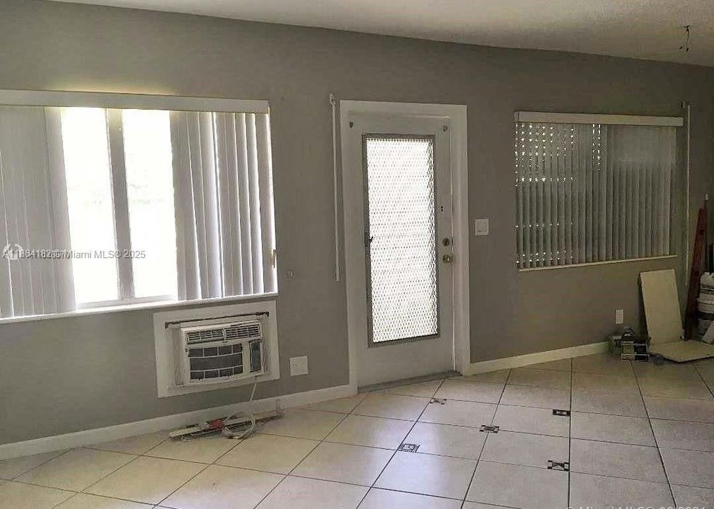 Active With Contract: $150,000 (2 beds, 1 baths, 870 Square Feet)