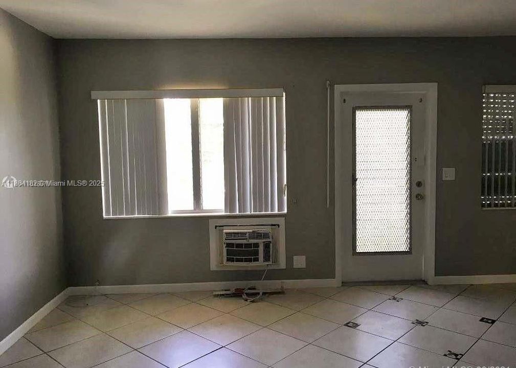 Active With Contract: $150,000 (2 beds, 1 baths, 870 Square Feet)