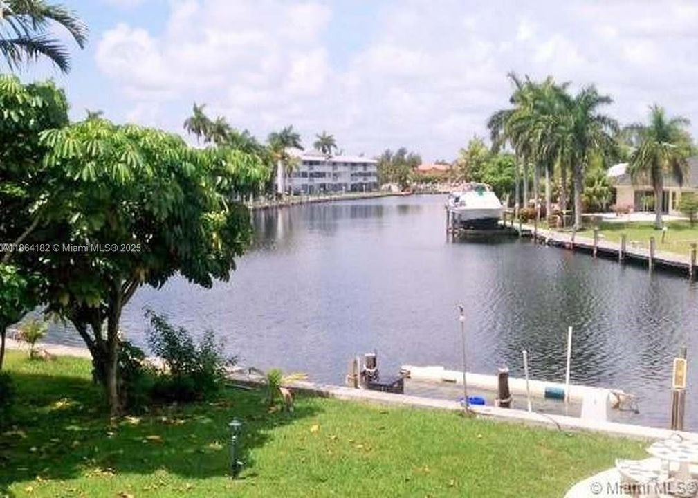 Active With Contract: $150,000 (2 beds, 1 baths, 870 Square Feet)