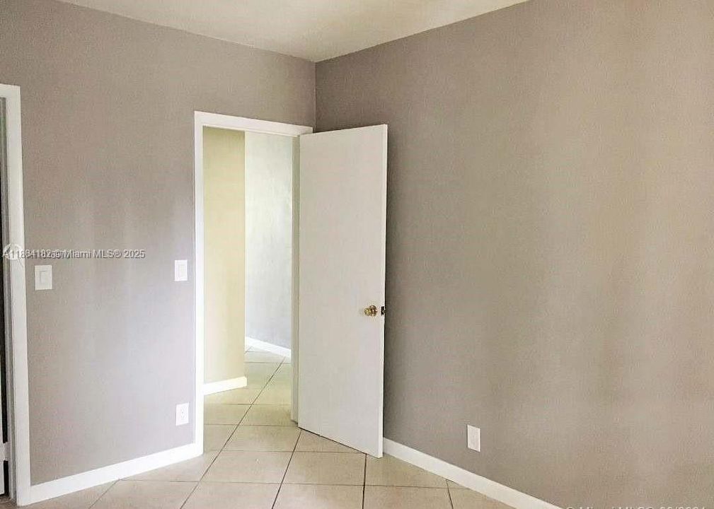 Active With Contract: $150,000 (2 beds, 1 baths, 870 Square Feet)