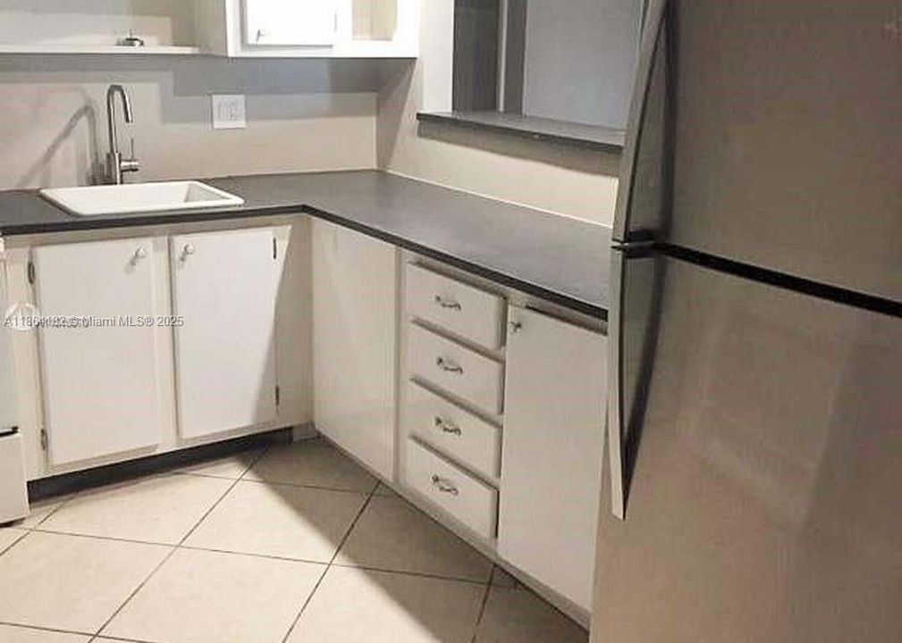 Active With Contract: $150,000 (2 beds, 1 baths, 870 Square Feet)