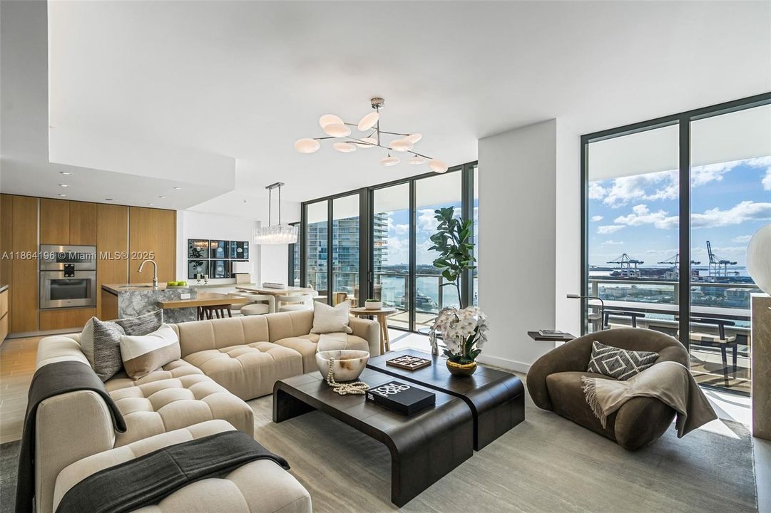 Active With Contract: $4,230,000 (3 beds, 4 baths, 1991 Square Feet)