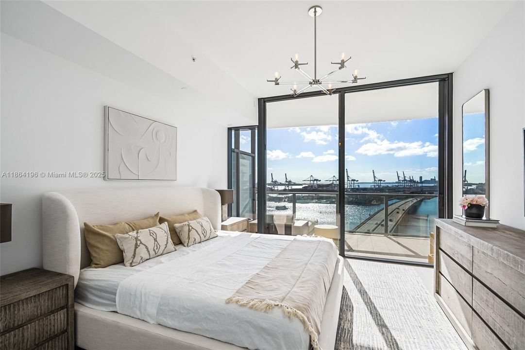 Active With Contract: $4,230,000 (3 beds, 4 baths, 1991 Square Feet)