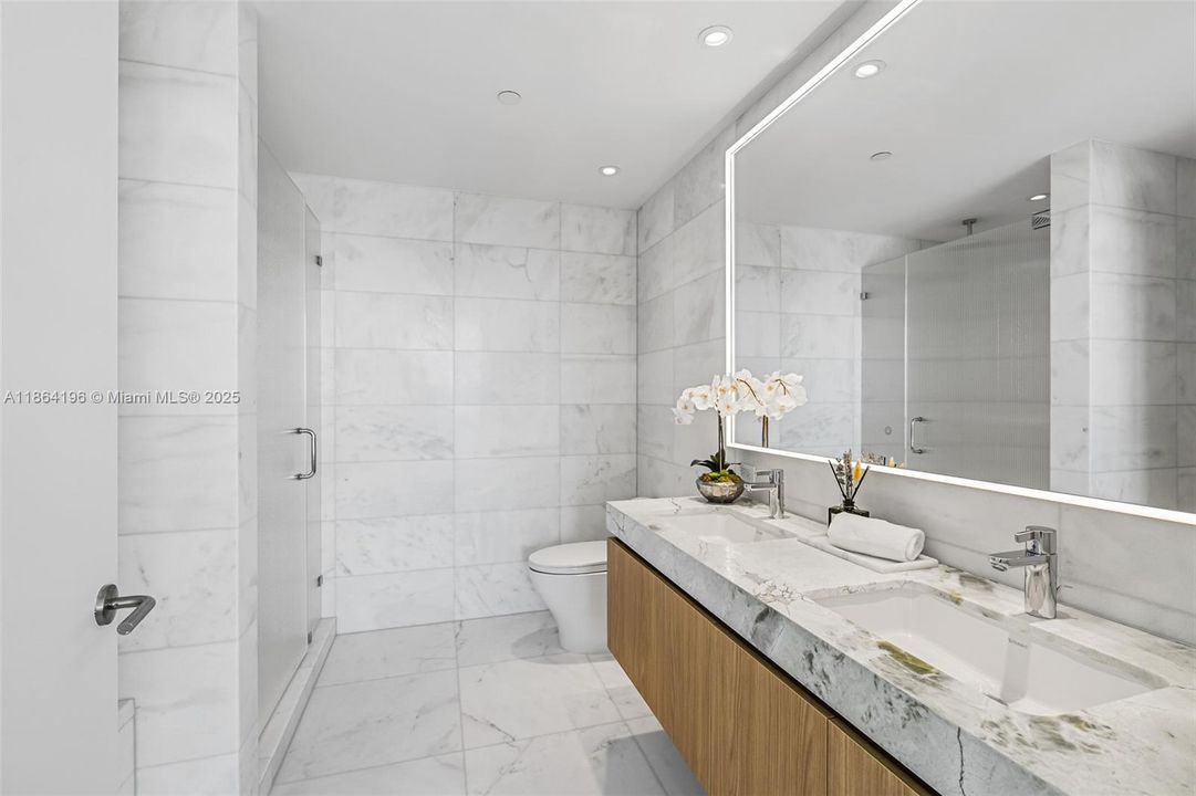 Active With Contract: $4,230,000 (3 beds, 4 baths, 1991 Square Feet)