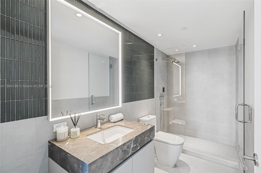 Active With Contract: $4,230,000 (3 beds, 4 baths, 1991 Square Feet)