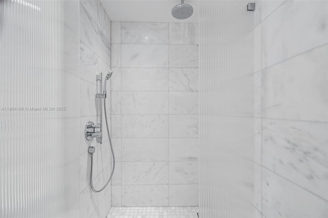 Active With Contract: $4,230,000 (3 beds, 4 baths, 1991 Square Feet)