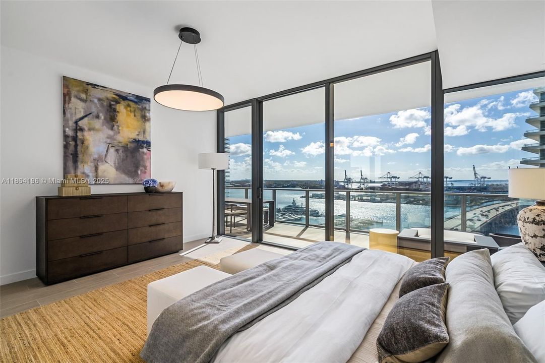 Active With Contract: $4,230,000 (3 beds, 4 baths, 1991 Square Feet)