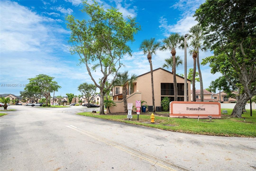 合同活跃: $399,900 (3 贝兹, 2 浴室, 1170 平方英尺)