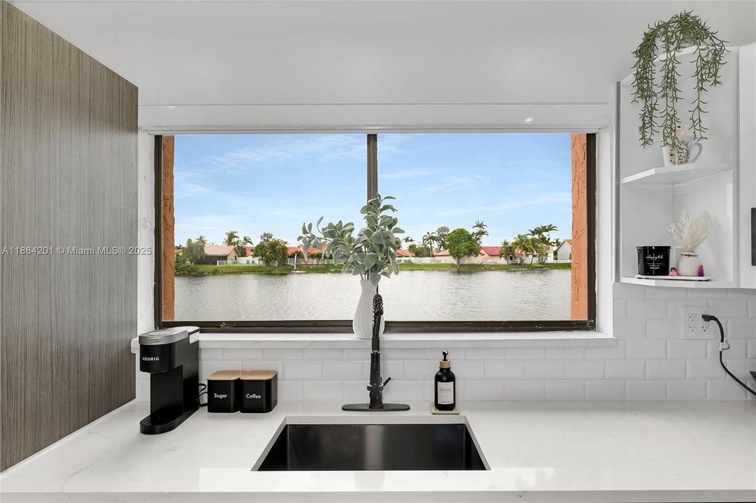 合同活跃: $399,900 (3 贝兹, 2 浴室, 1170 平方英尺)