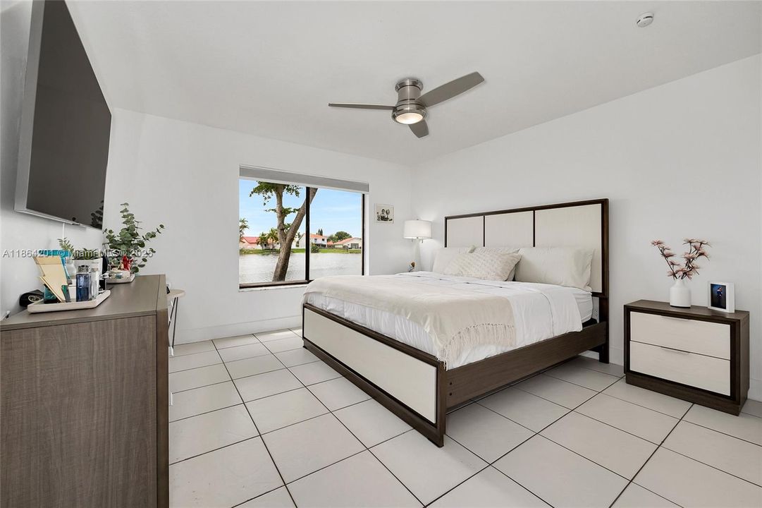 合同活跃: $399,900 (3 贝兹, 2 浴室, 1170 平方英尺)