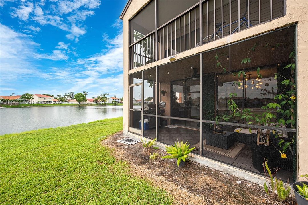 合同活跃: $399,900 (3 贝兹, 2 浴室, 1170 平方英尺)