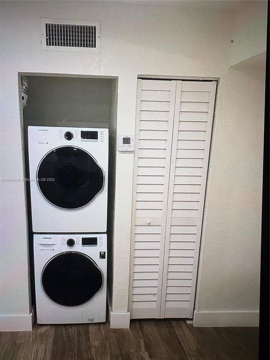 На продажу: $345,000 (2 спален, 2 ванн, 1022 Квадратных фут)