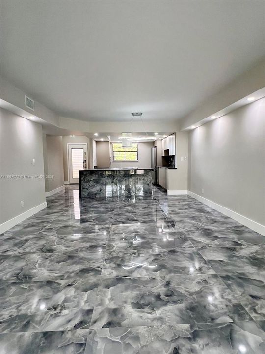 For Sale: $235,000 (2 beds, 2 baths, 1270 Square Feet)