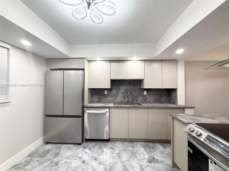 For Sale: $235,000 (2 beds, 2 baths, 1270 Square Feet)