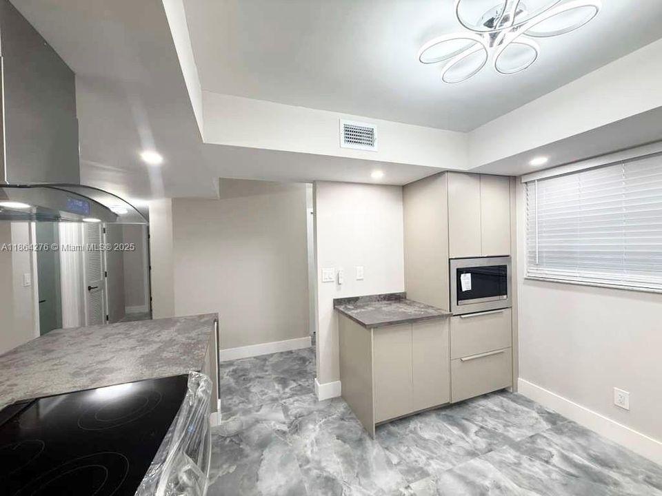 For Sale: $235,000 (2 beds, 2 baths, 1270 Square Feet)