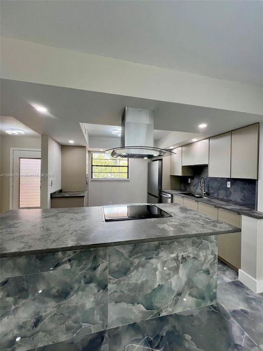 For Sale: $235,000 (2 beds, 2 baths, 1270 Square Feet)