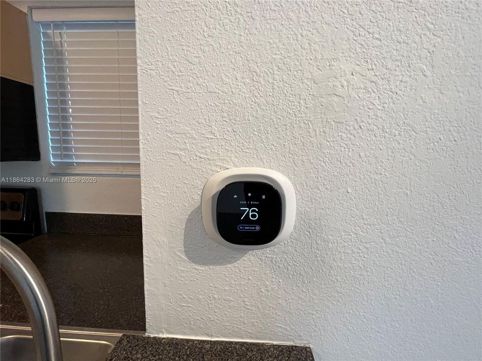 待售: $175,000 (1 贝兹, 1 浴室, 720 平方英尺)