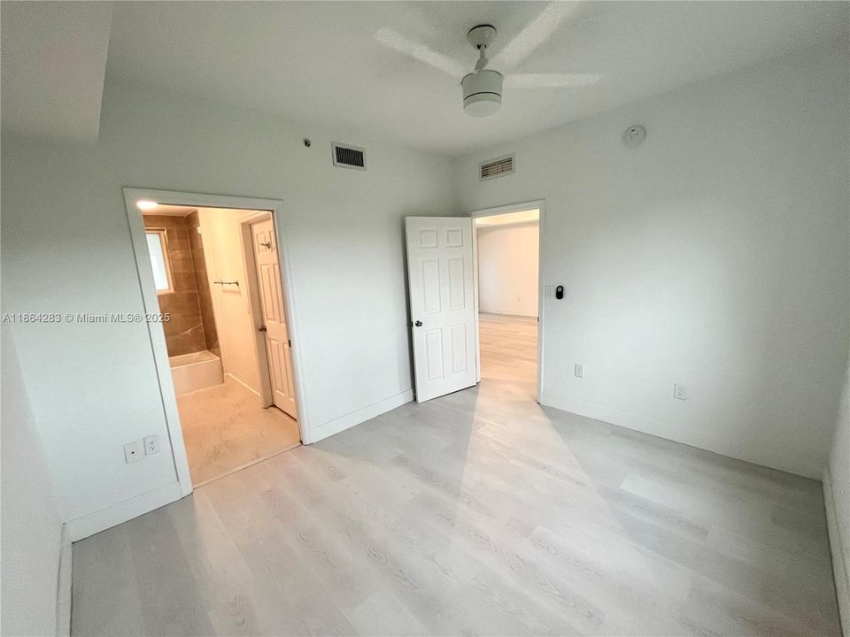 待售: $175,000 (1 贝兹, 1 浴室, 720 平方英尺)