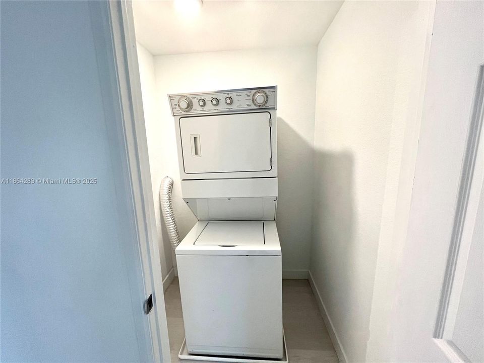 待售: $175,000 (1 贝兹, 1 浴室, 720 平方英尺)