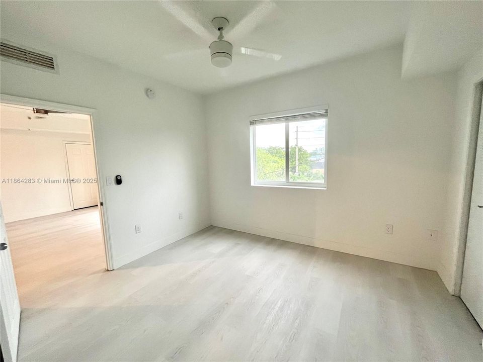 待售: $175,000 (1 贝兹, 1 浴室, 720 平方英尺)