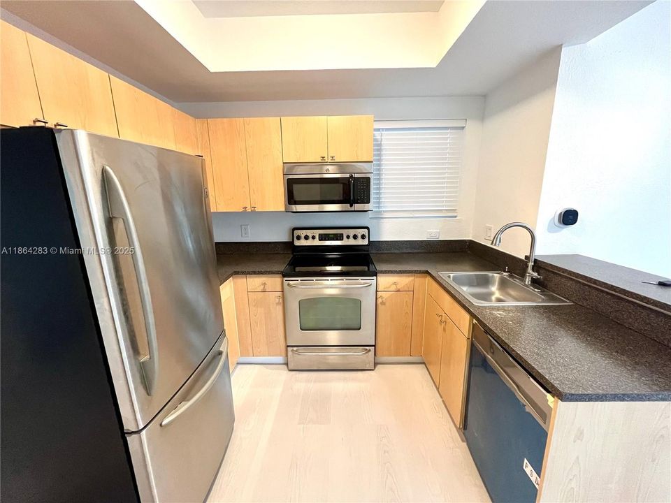 待售: $175,000 (1 贝兹, 1 浴室, 720 平方英尺)