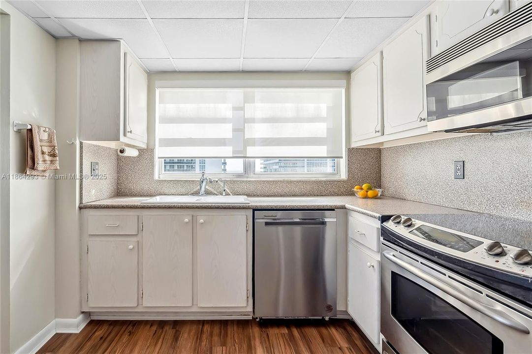 For Sale: $374,870 (2 beds, 2 baths, 1443 Square Feet)