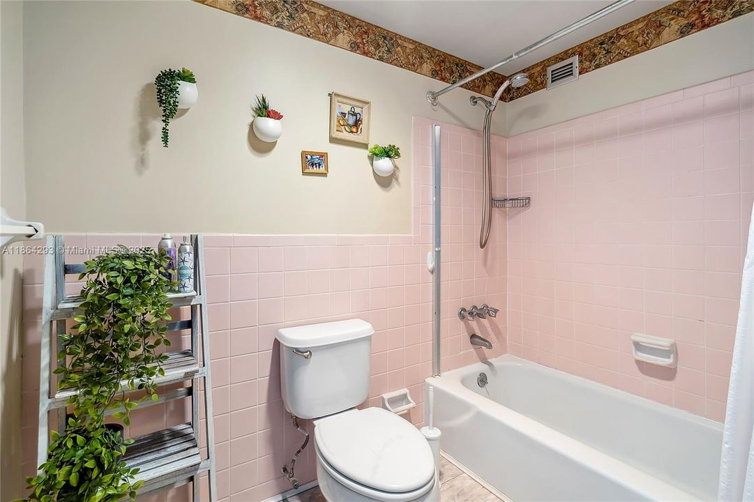 For Sale: $374,870 (2 beds, 2 baths, 1443 Square Feet)