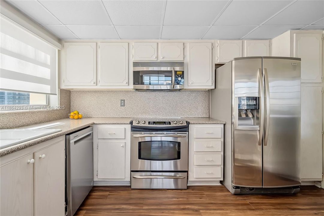 For Sale: $374,870 (2 beds, 2 baths, 1443 Square Feet)