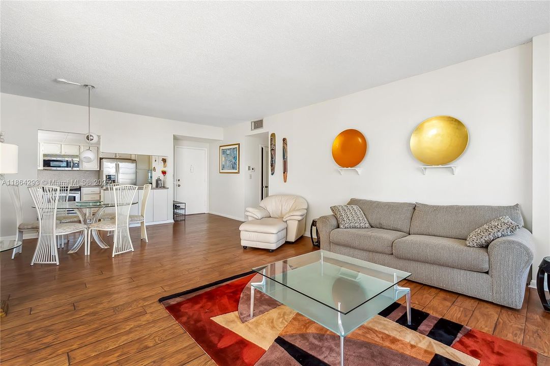 For Sale: $374,870 (2 beds, 2 baths, 1443 Square Feet)