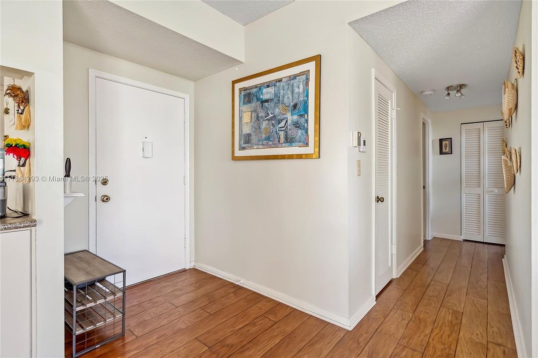 For Sale: $374,870 (2 beds, 2 baths, 1443 Square Feet)