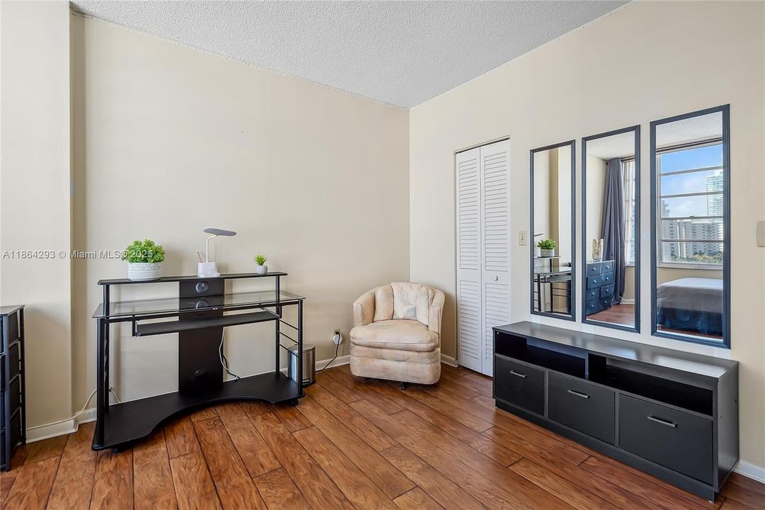 For Sale: $374,870 (2 beds, 2 baths, 1443 Square Feet)