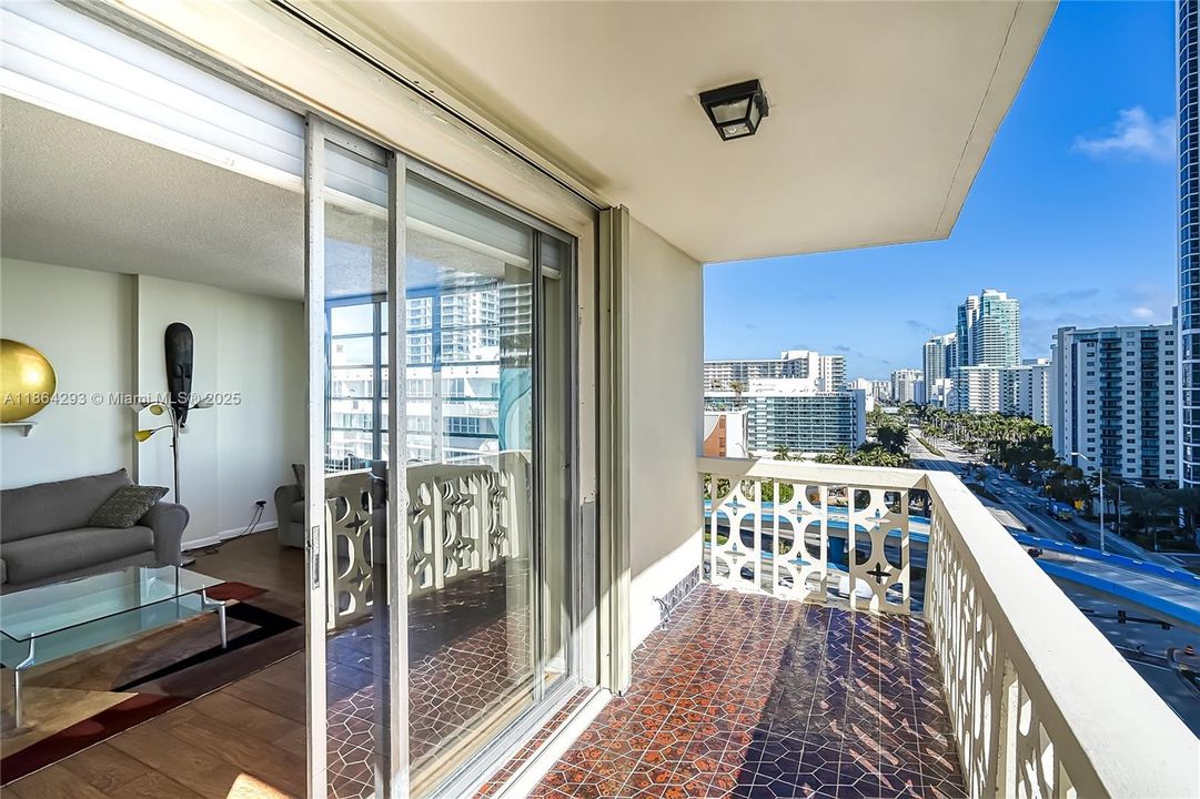 For Sale: $374,870 (2 beds, 2 baths, 1443 Square Feet)
