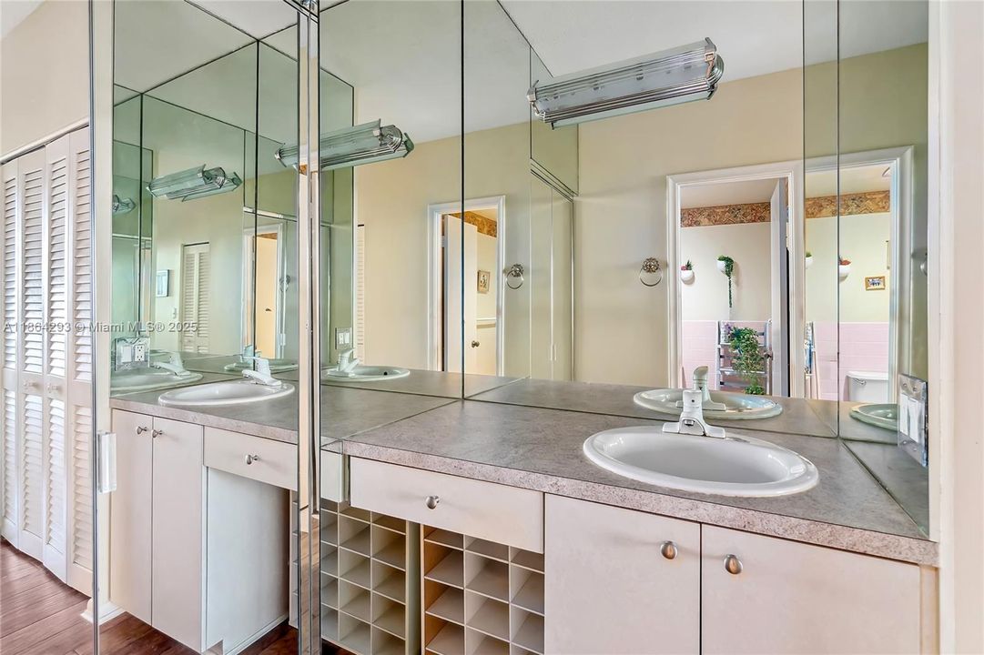 For Sale: $374,870 (2 beds, 2 baths, 1443 Square Feet)