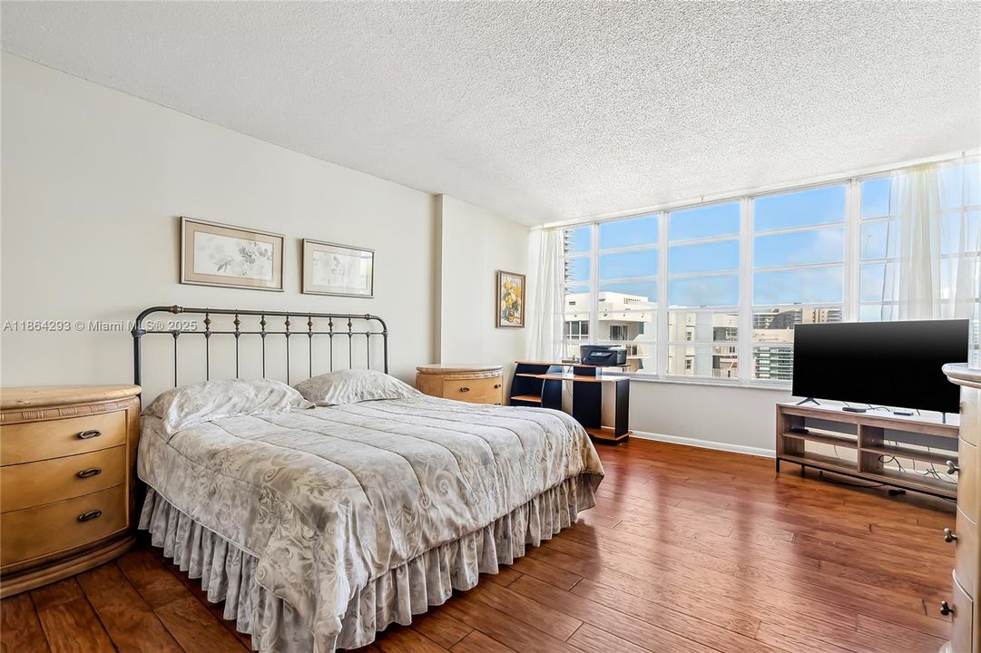 For Sale: $374,870 (2 beds, 2 baths, 1443 Square Feet)