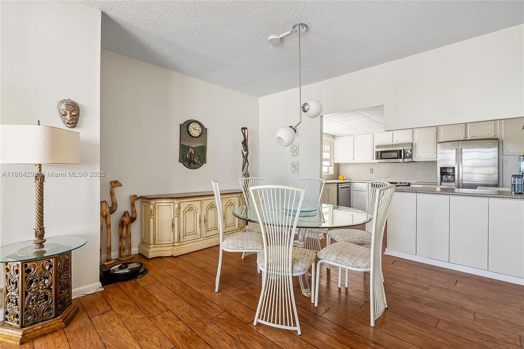For Sale: $374,870 (2 beds, 2 baths, 1443 Square Feet)