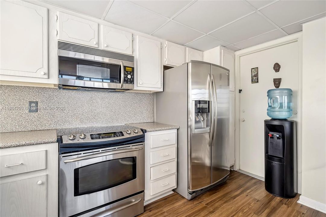 For Sale: $374,870 (2 beds, 2 baths, 1443 Square Feet)