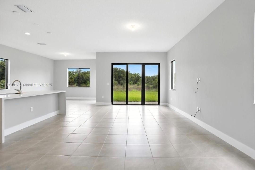 For Rent: $2,500 (3 beds, 2 baths, 1924 Square Feet)