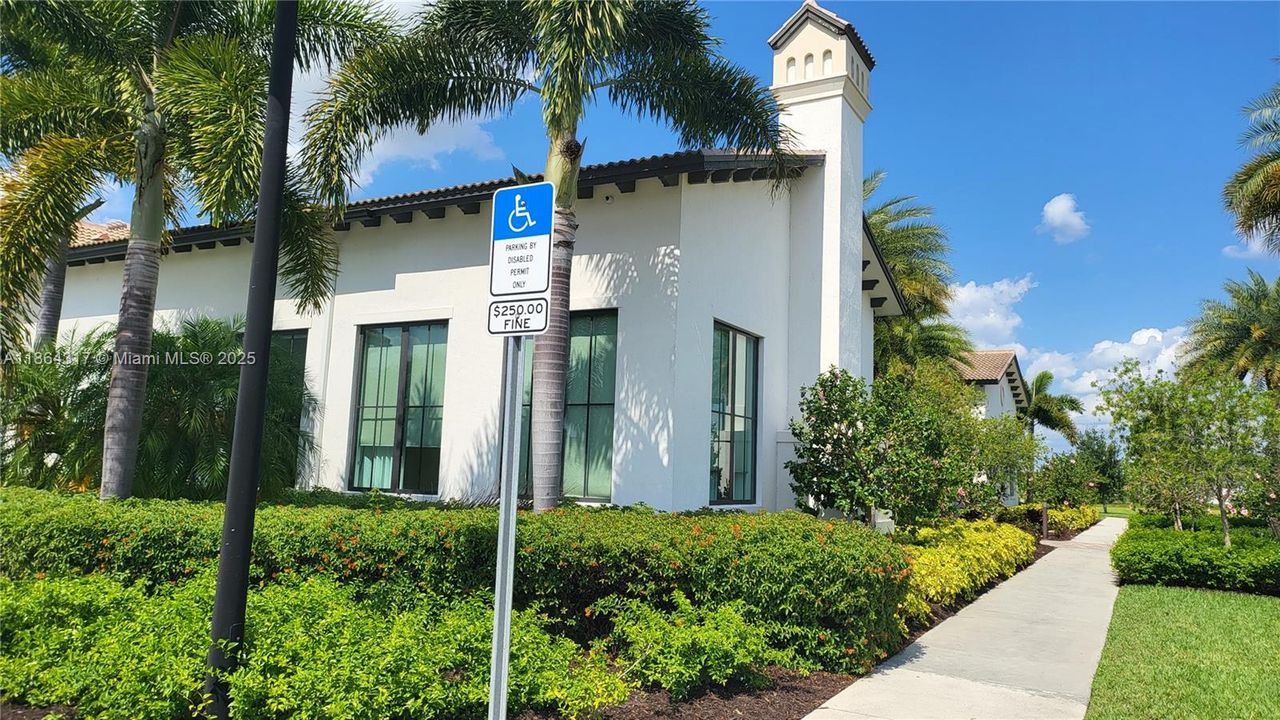 For Rent: $2,500 (3 beds, 2 baths, 1924 Square Feet)