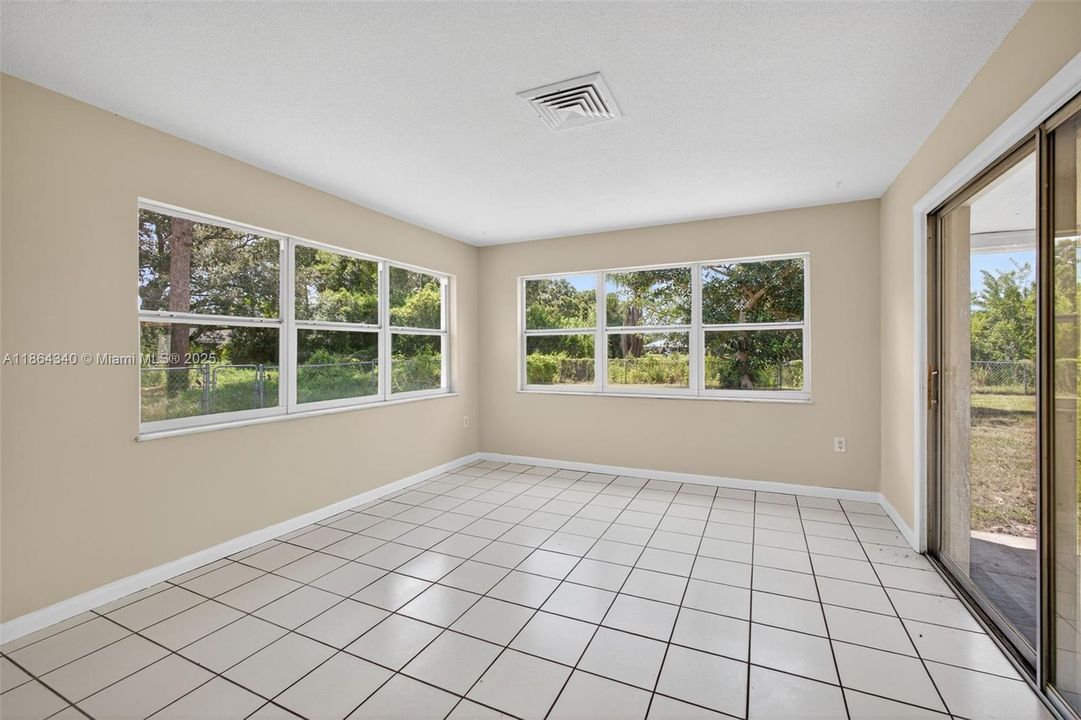 Recently Sold: $250,000 (3 beds, 2 baths, 1344 Square Feet)