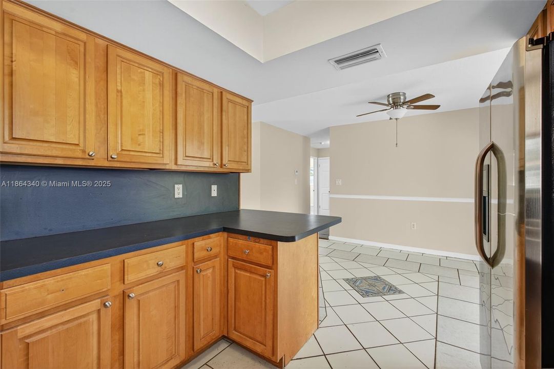 Recently Sold: $250,000 (3 beds, 2 baths, 1344 Square Feet)