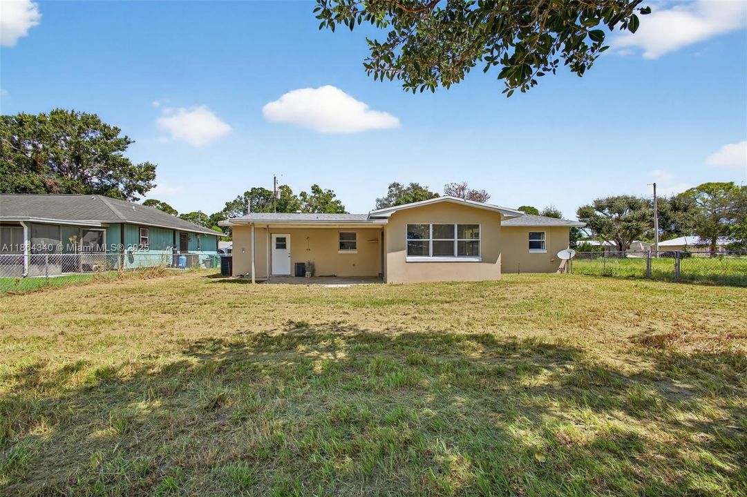 Recently Sold: $250,000 (3 beds, 2 baths, 1344 Square Feet)