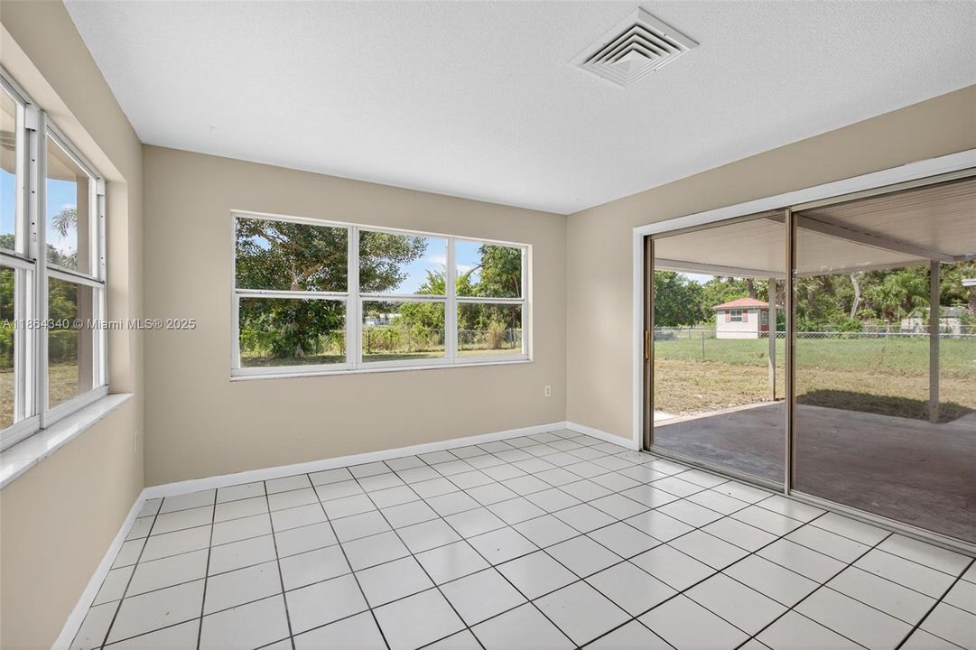 Recently Sold: $250,000 (3 beds, 2 baths, 1344 Square Feet)