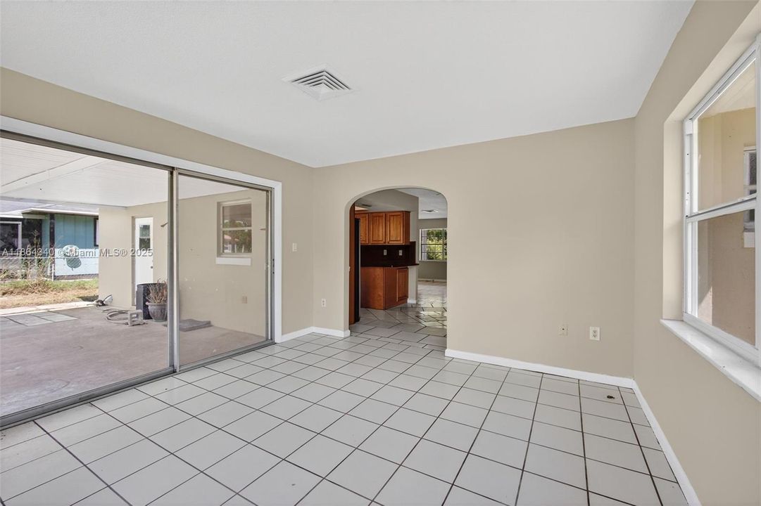 Recently Sold: $250,000 (3 beds, 2 baths, 1344 Square Feet)